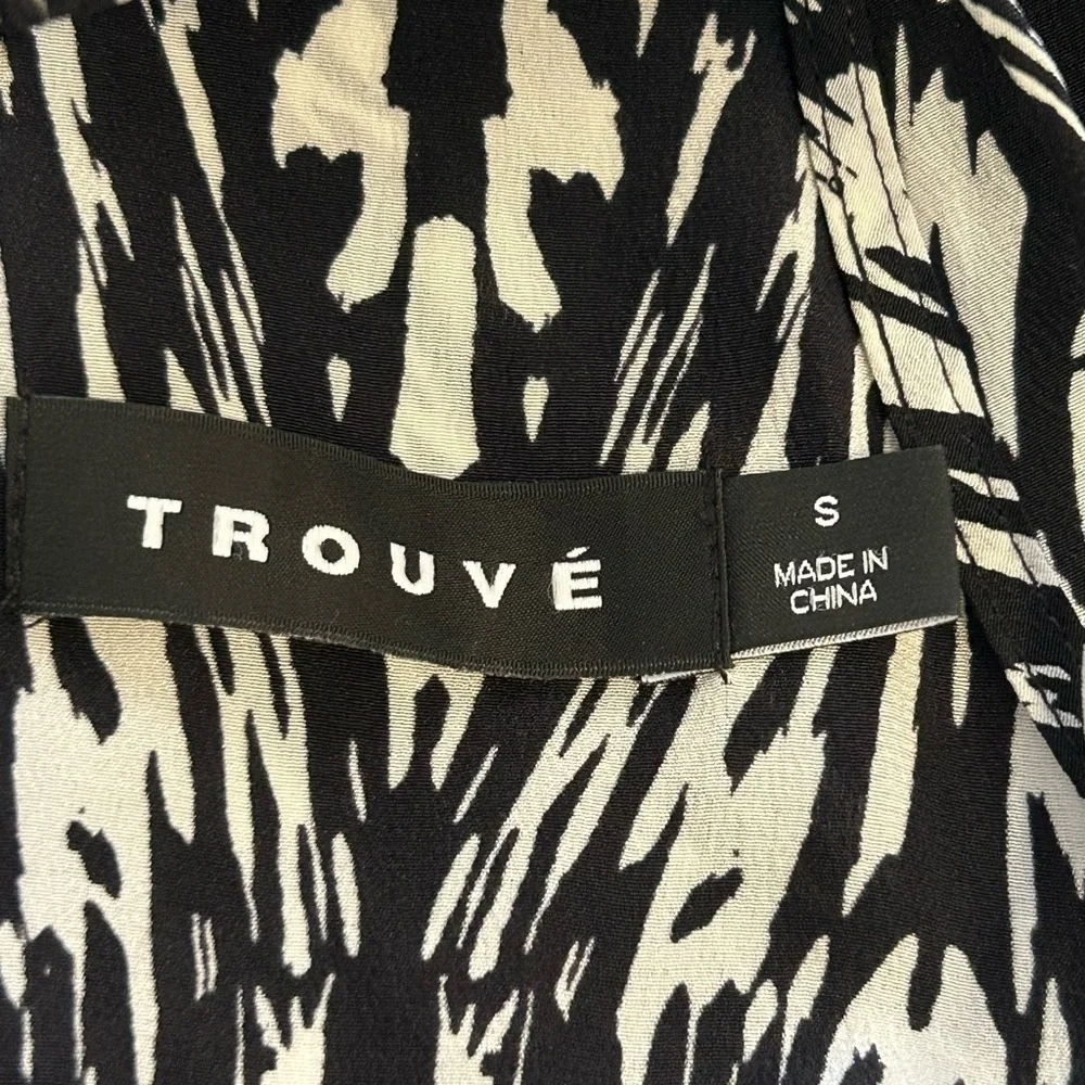 Trouvé top. Sleeveless. Spaghetti straps. Size S. Black and white. Tunic style.